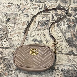 Gucci GG marmont matelasse small shoulder bag in dusty pink